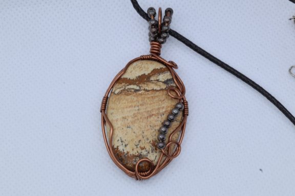 landschaps jasper vervaardigd met antiek koperkleurig koperdraad