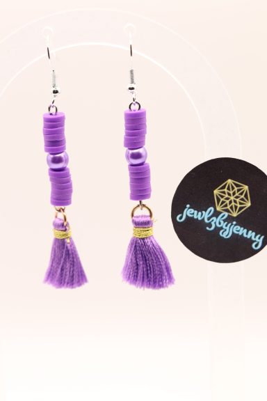 Katsuki kralen met een parel ertussen en een kwastje eraan gemaakt tot oorbellen.