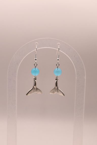 Dolfijnen staart met Aqua blauwe glaskraal.