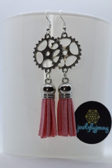 Roze kwastje met radaronderdeel erboven