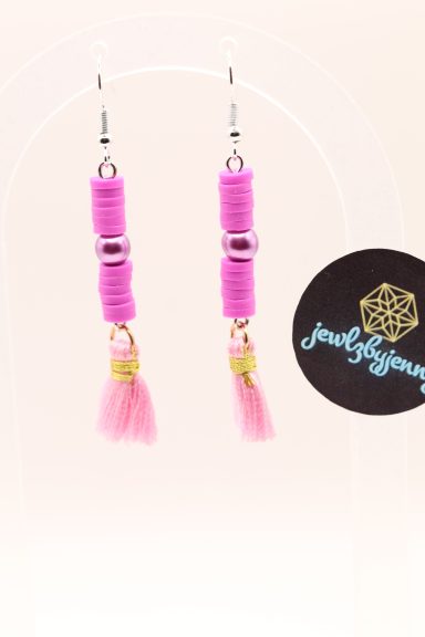 Katsuki kralen met een parel ertussen en een kwastje eraan gemaakt tot oorbellen.