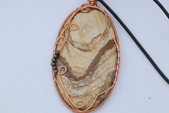 Landschaps jaspis vervaardigd met koperkleurig koperdraad met choker ketting