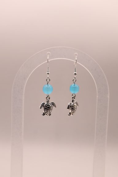 Zeeschildpad met Aqua blauwe glaskraal.